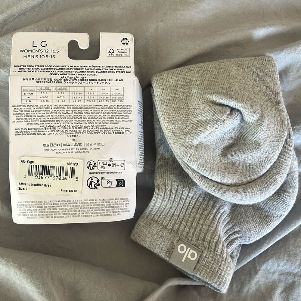 ALO Quarter Crew Street Sock. Size large. Never been worn.